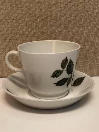 KAJ FRANK & ANNELI QVEFLANDER. Frukostkopp, porslin, "Ruusu", Arabia.