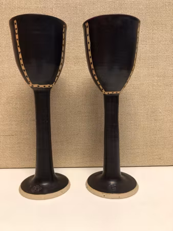 VINGLAS, ett par, keramik, Gunnila Sander, Hjo.