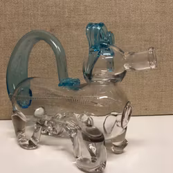 FYLLEHUND, glas, 1900-talets andra hälft.