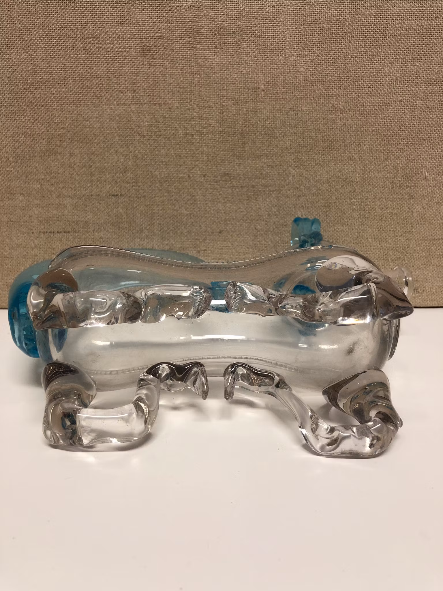 FYLLEHUND, glas, 1900-talets andra hälft.