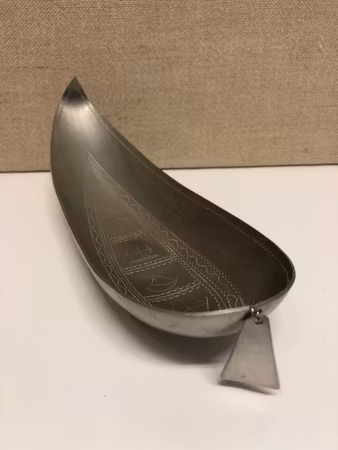 BOWL, pewter, Sami decoration, needlework, LGS, 1976.