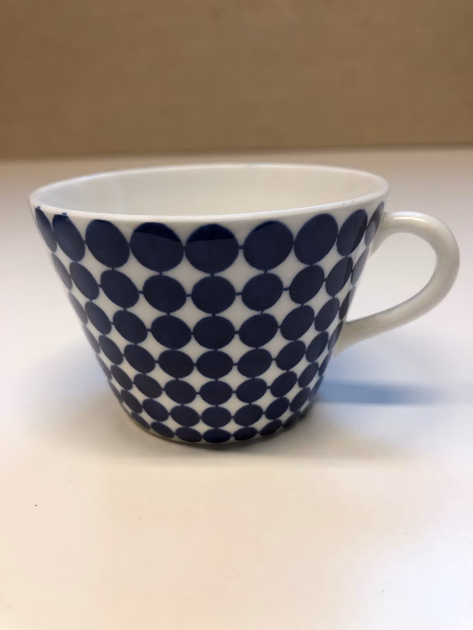 STIG LINDBERG. Kaffekopp, benporslin, "Adam", Gustavsberg.