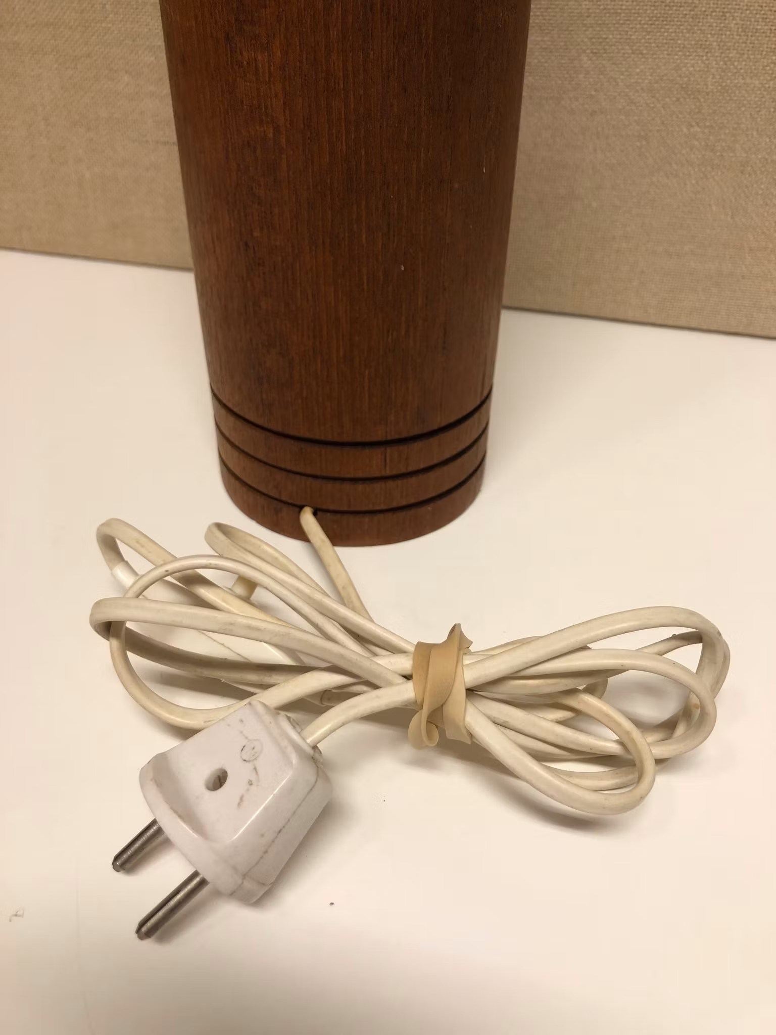 BORDSLAMPA, teak, 1950760-tal.
