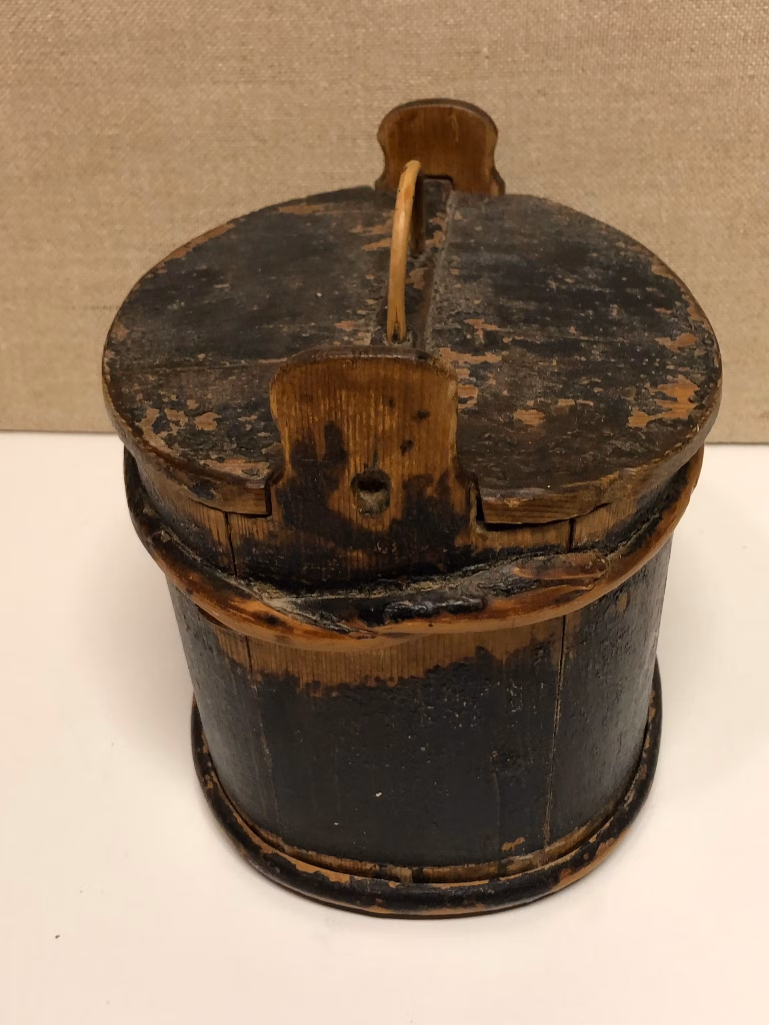 LAGGKÄRL, bemålad, daterad 1879.