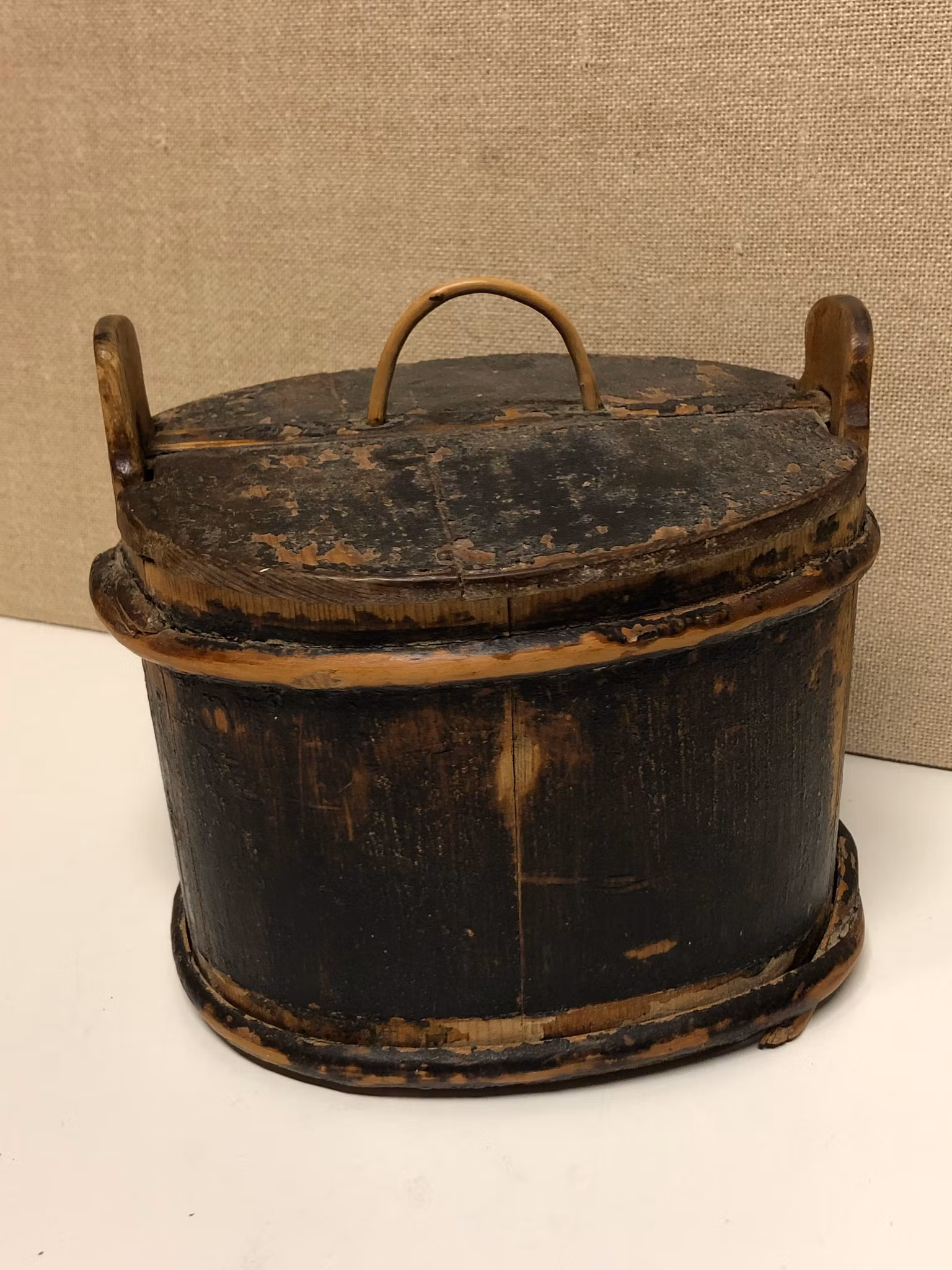 LAGGKÄRL, bemålad, daterad 1879.