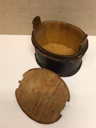 LAGGKÄRL, bemålad, daterad 1879.