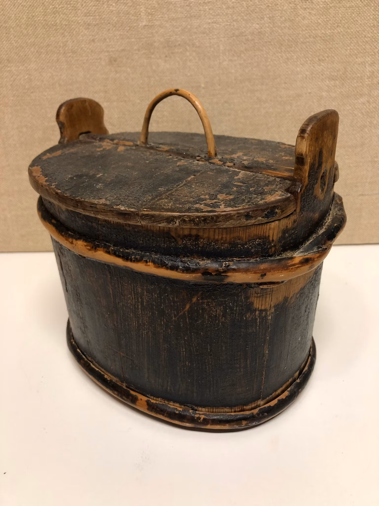 LAGGKÄRL, bemålad, daterad 1879.