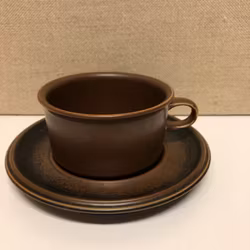 TEA CUP WITH SAUCER, stoneware "Ruska" Ulla Procopé, Arabia.