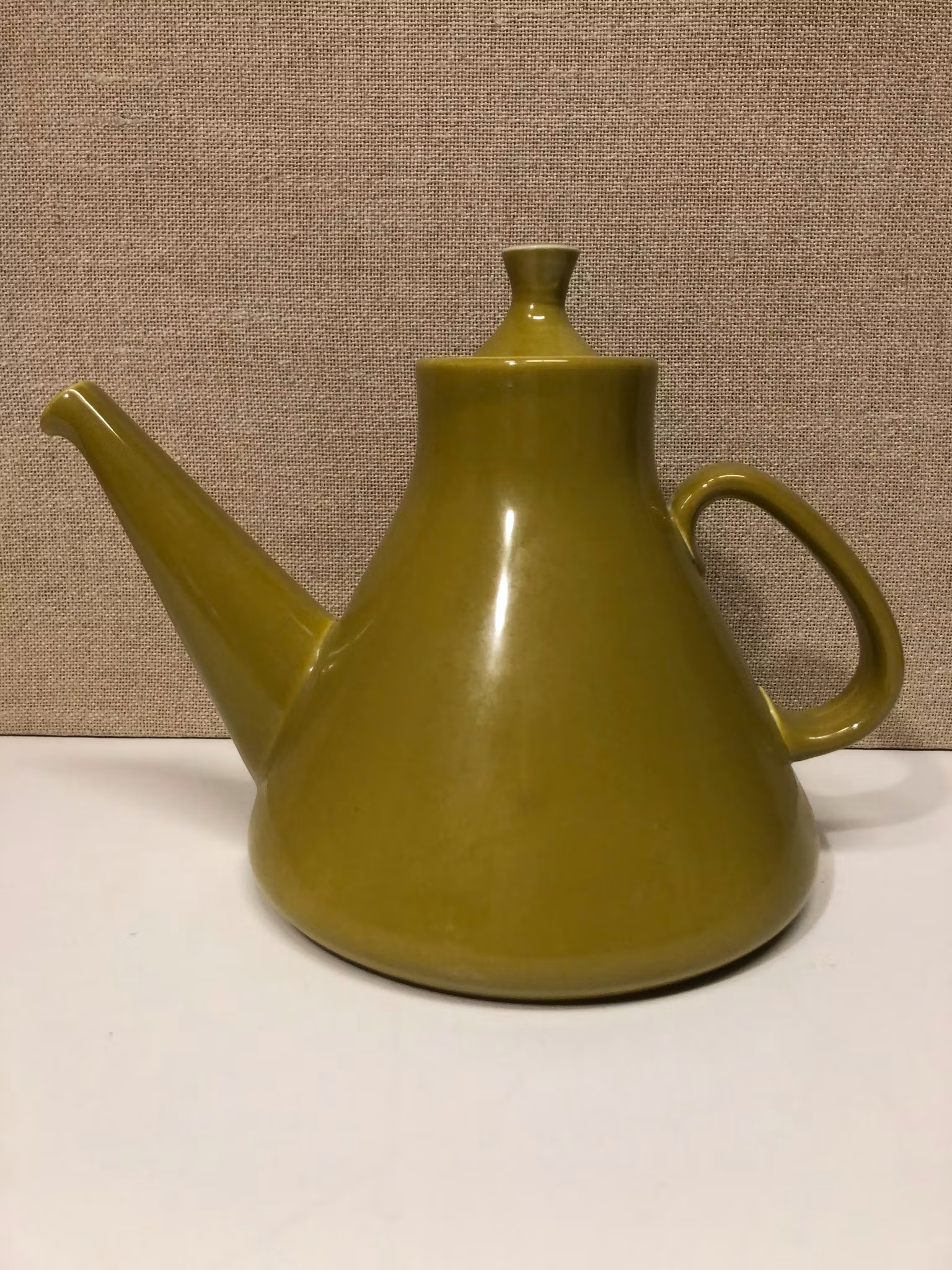 STIG LINDBERG. Tekanna, flintporslin, "Siam", Gustavsberg.