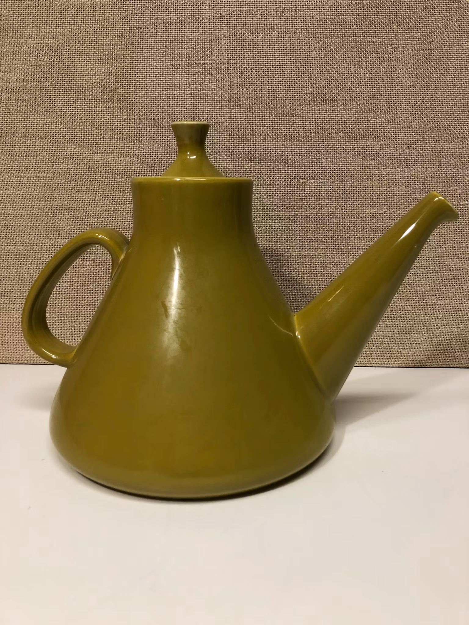 STIG LINDBERG. Tekanna, flintporslin, "Siam", Gustavsberg.