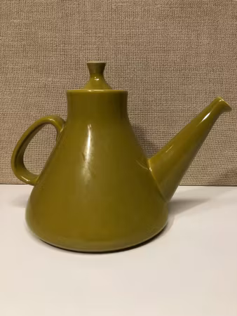 STIG LINDBERG. Tekanna, flintporslin, "Siam", Gustavsberg.