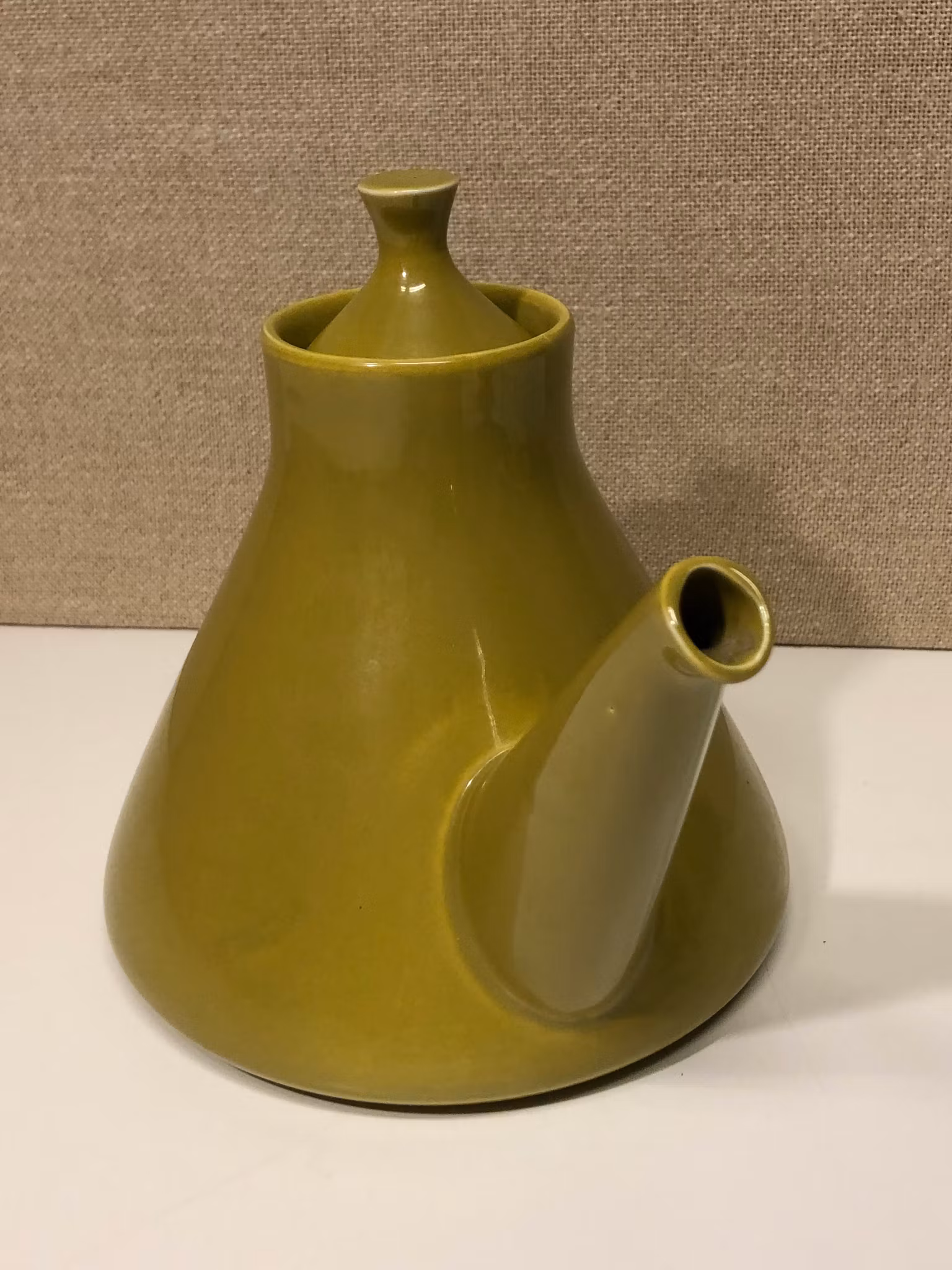 STIG LINDBERG. Tekanna, flintporslin, "Siam", Gustavsberg.