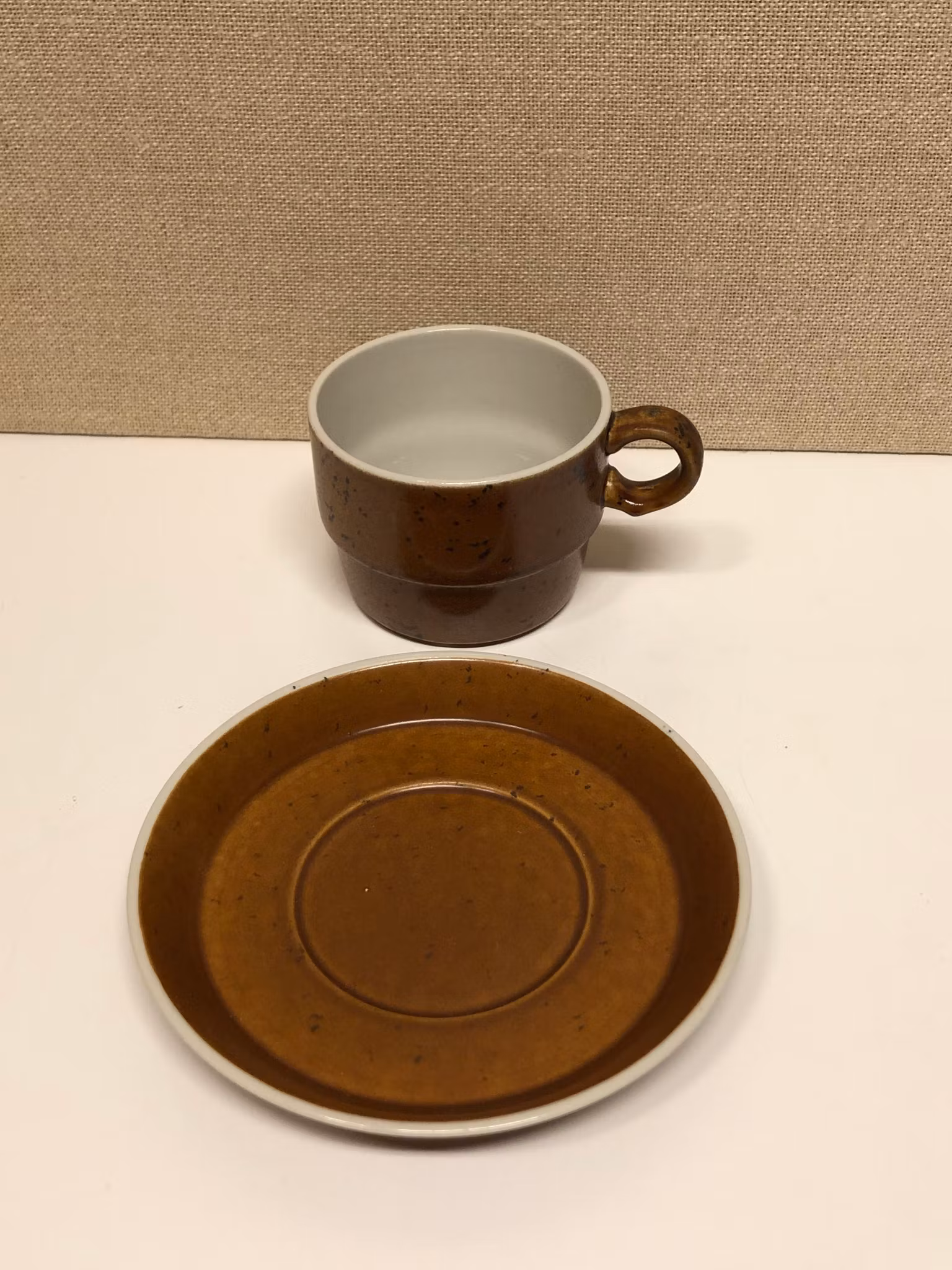 STIG LINDBERG. Tekopp med fat, keramik, "Coq", Gustavsberg.