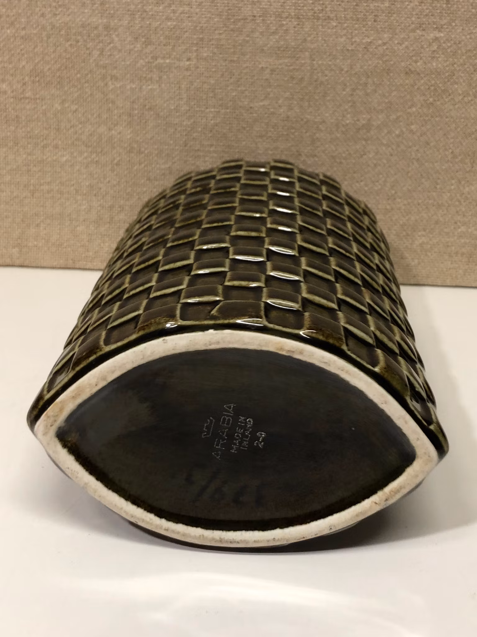 KAARINA AHO. Vas, keramik, "Harelkin", Arabia, Finland.