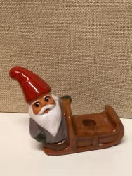 ROLF BERG. Ljusstake, keramik,"Tomte med släde", Torshälla.