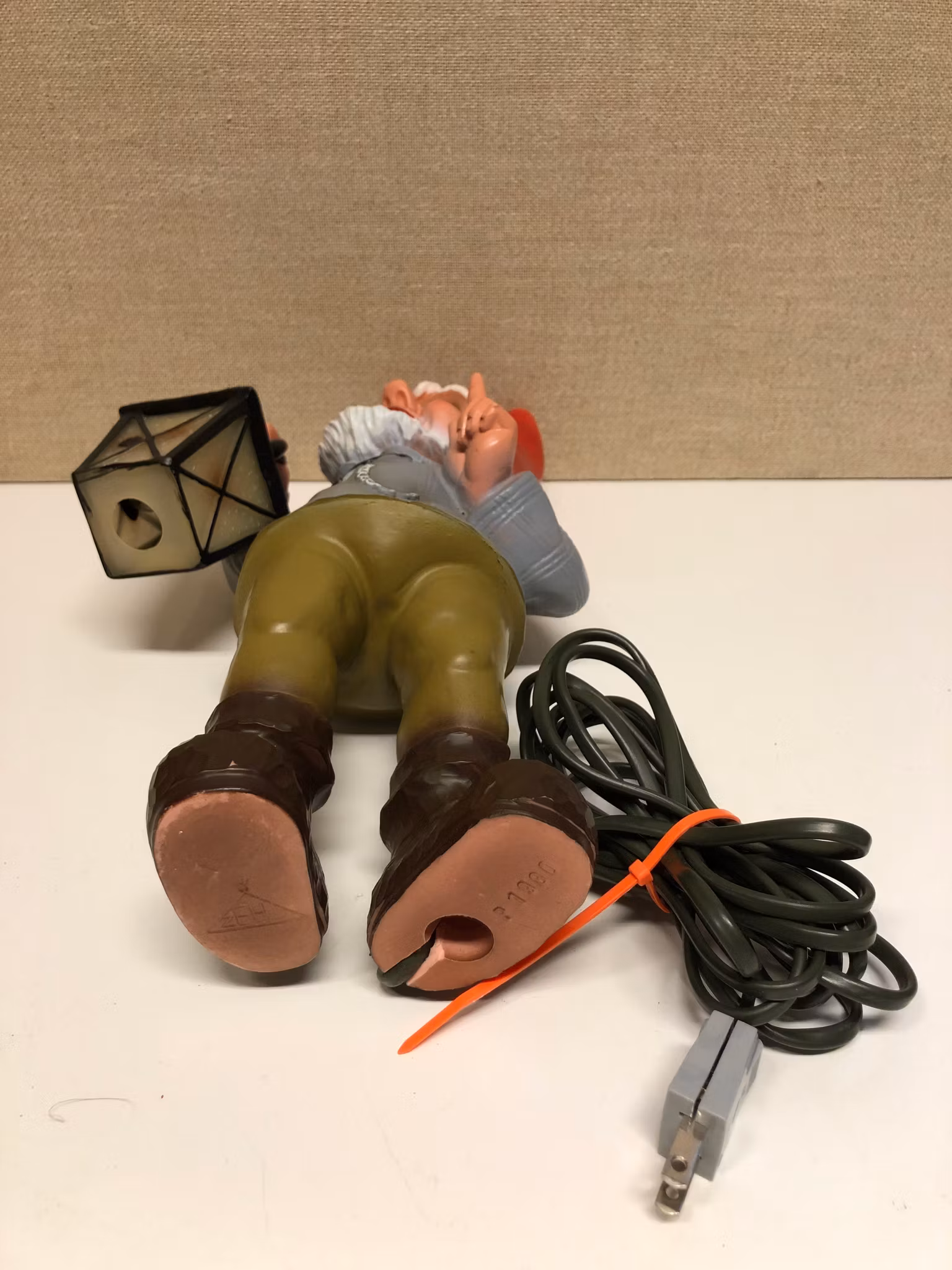 TOMTE MED LYKTA, gummi/plast, Zeho, 1900-talets andra hälft.