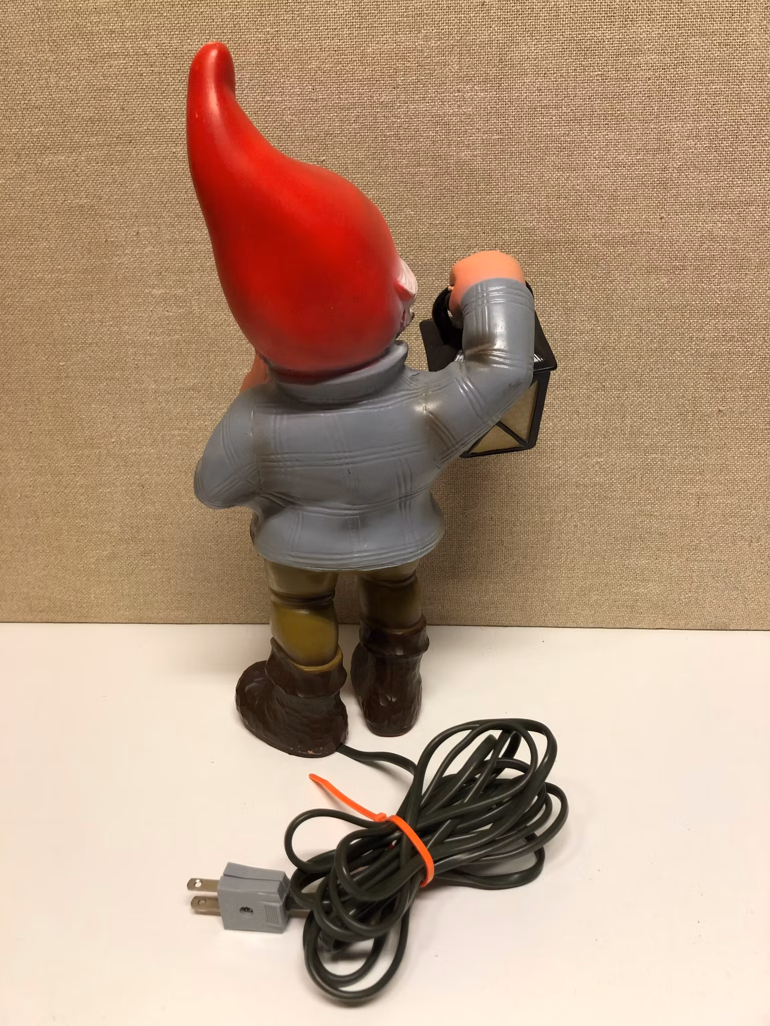 TOMTE MED LYKTA, gummi/plast, Zeho, 1900-talets andra hälft.