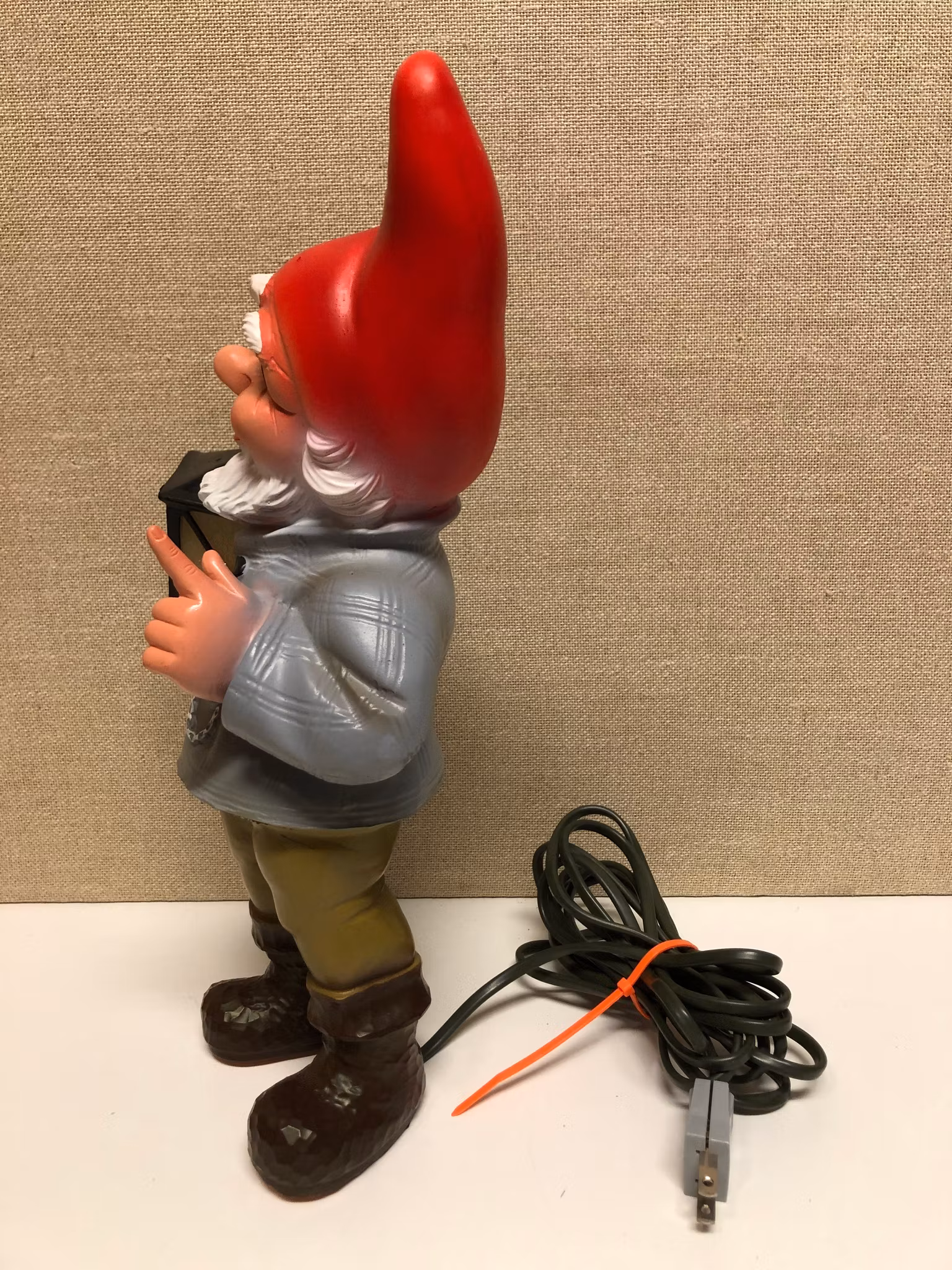 TOMTE MED LYKTA, gummi/plast, Zeho, 1900-talets andra hälft.