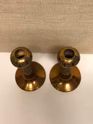 PENTTI SARPANEVA. Ljusstakar, ett par, mässing.