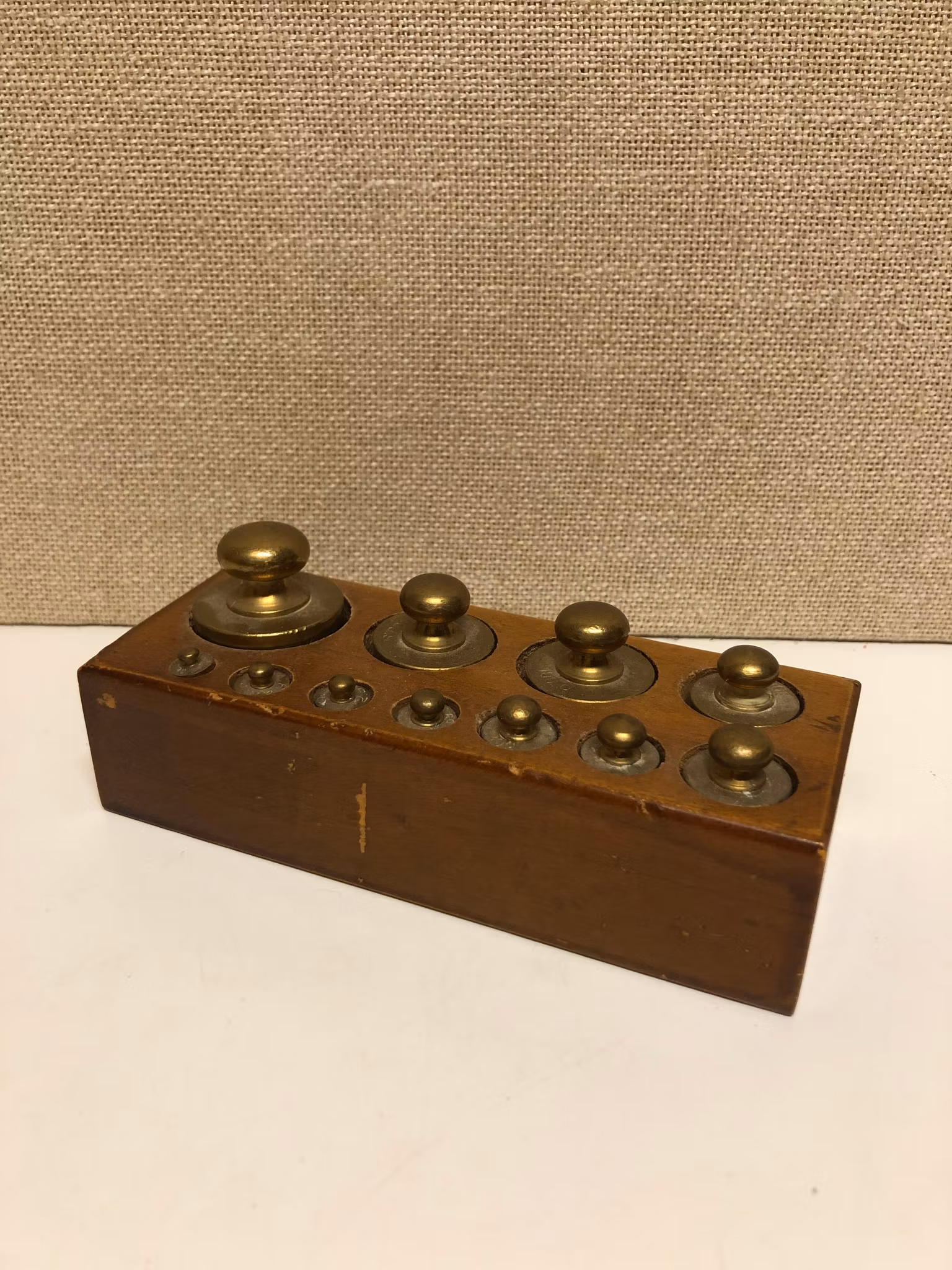 VIKTSATS, mässing, 200-1 gram, 1900-tal.