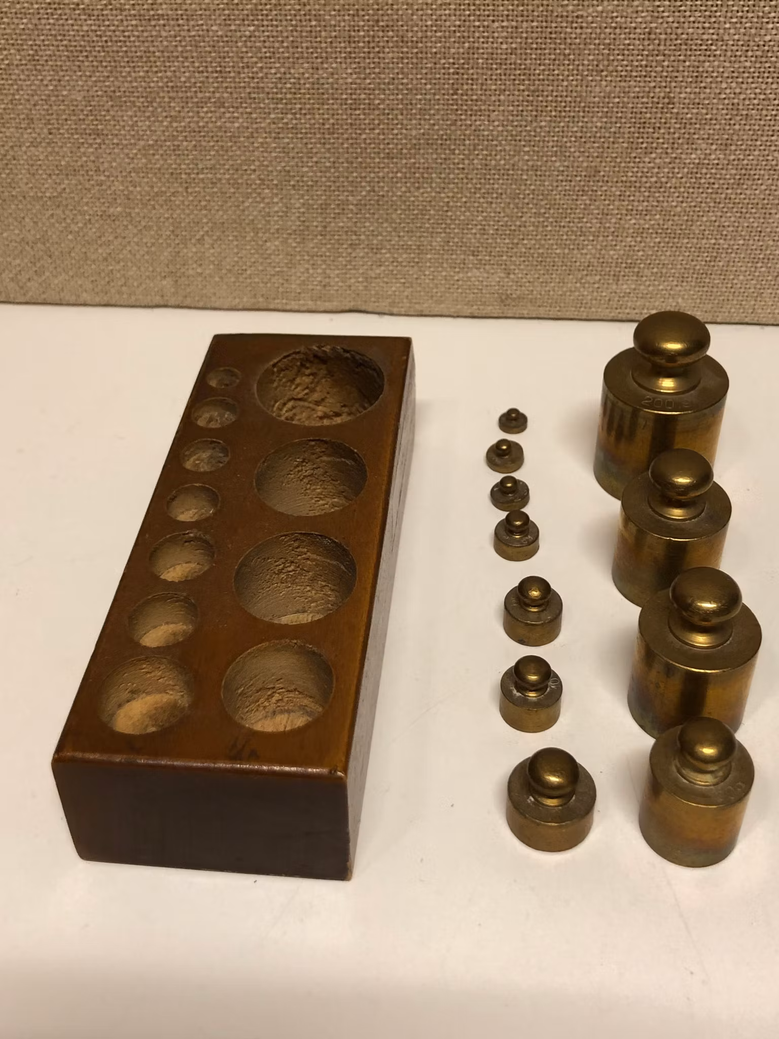 VIKTSATS, mässing, 200-1 gram, 1900-tal.