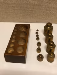 VIKTSATS, mässing, 200-1 gram, 1900-tal.