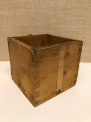 WOODEN MEASURE, pine, 1 liter crowned, 1928.