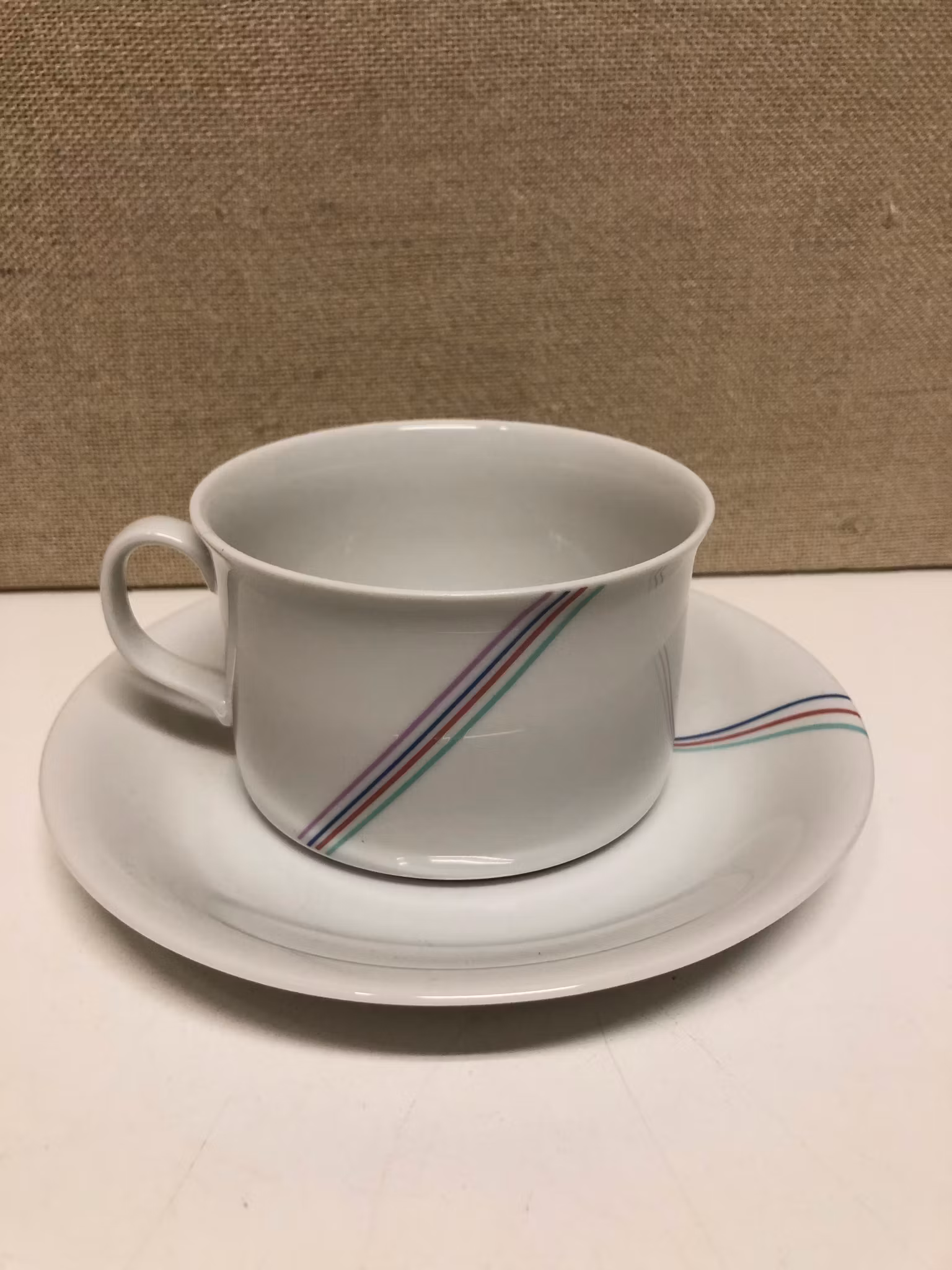 BERTIL VALLIEN. Tekopp med fat, porslin, "Rainbow", Rörstrand.