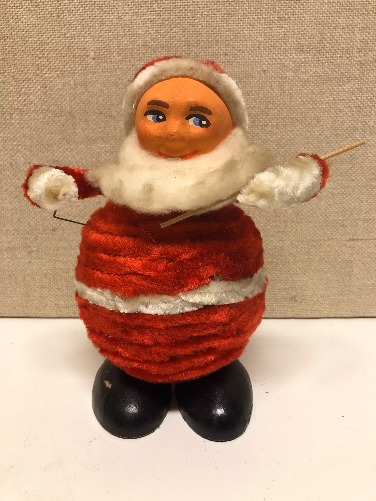 TOMTE, Kartong/piprensare, 1900-talets första hälft.