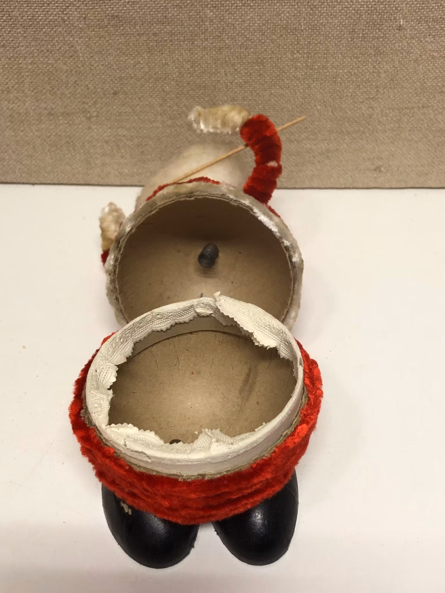 TOMTE, Kartong/piprensare, 1900-talets första hälft.