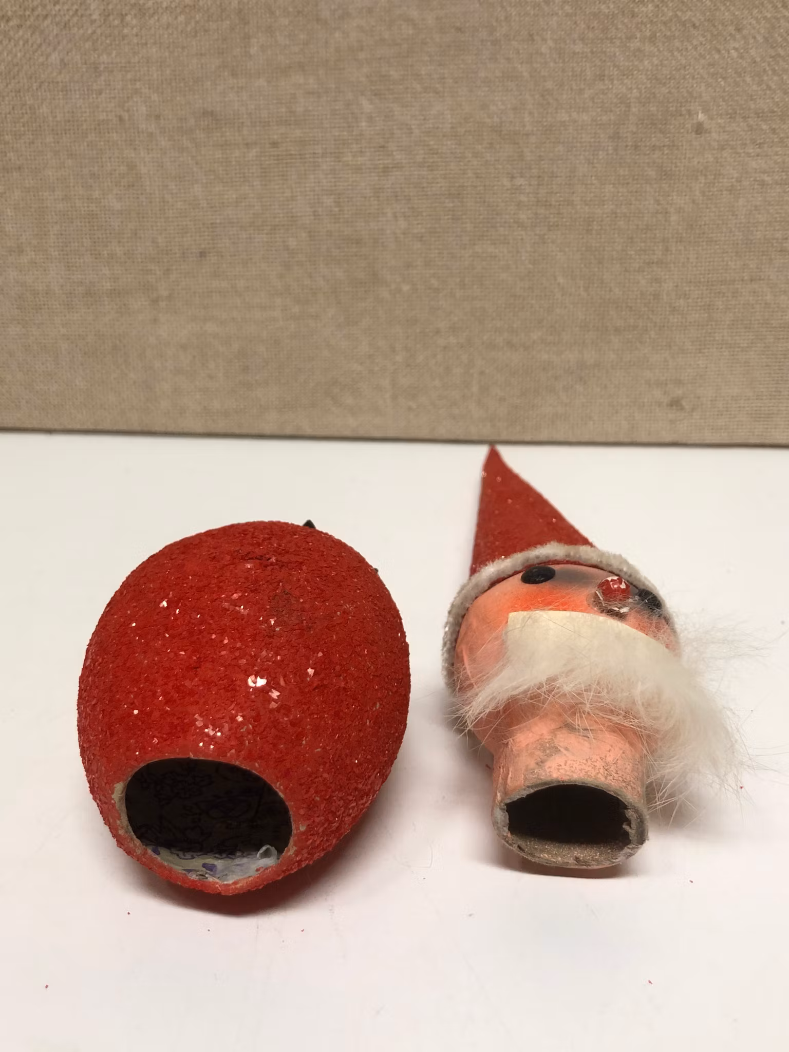 TOMTAR 2 st. papermaché, 1900-tal.