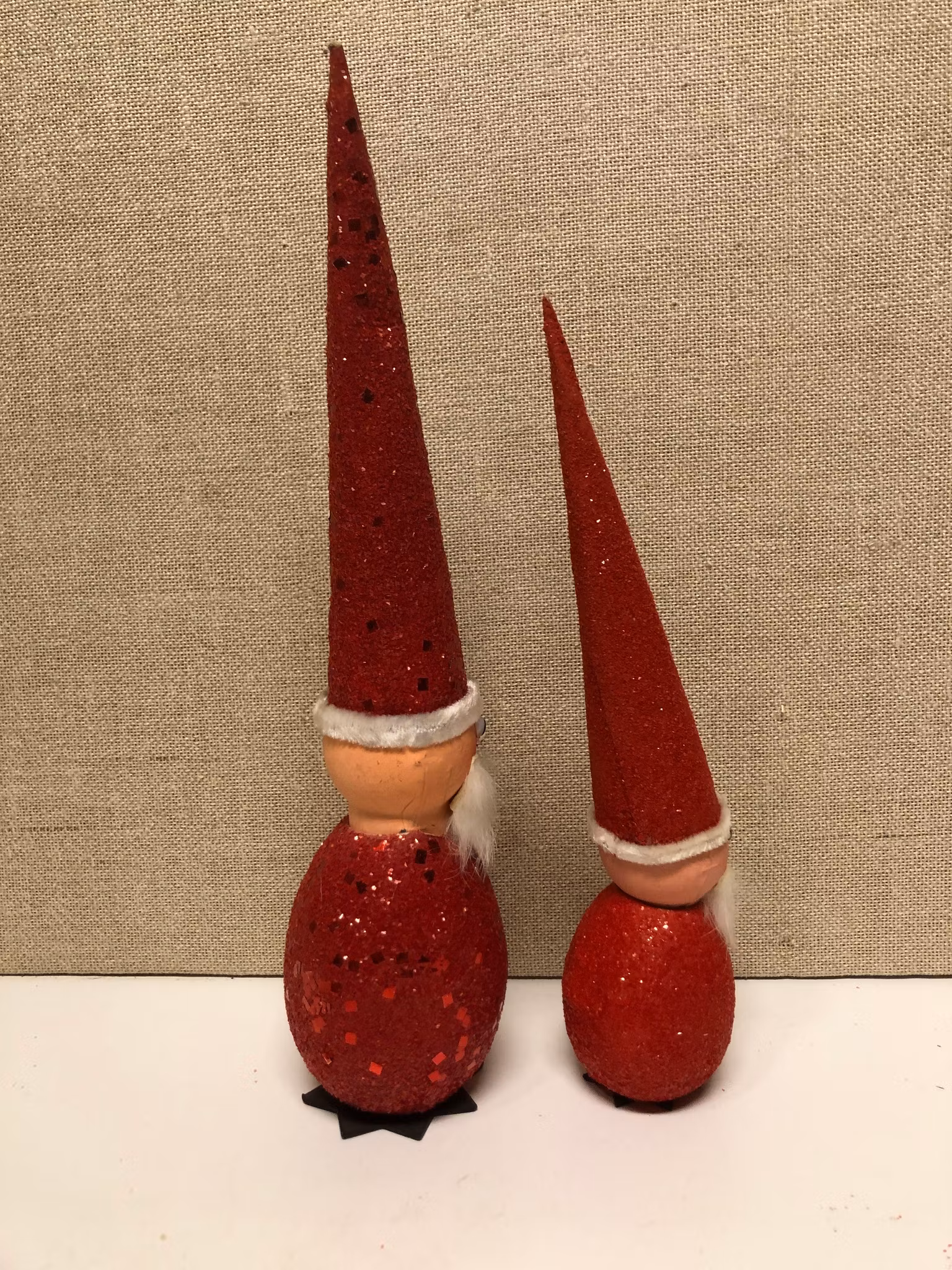 TOMTAR 2 st. papermaché, 1900-tal.