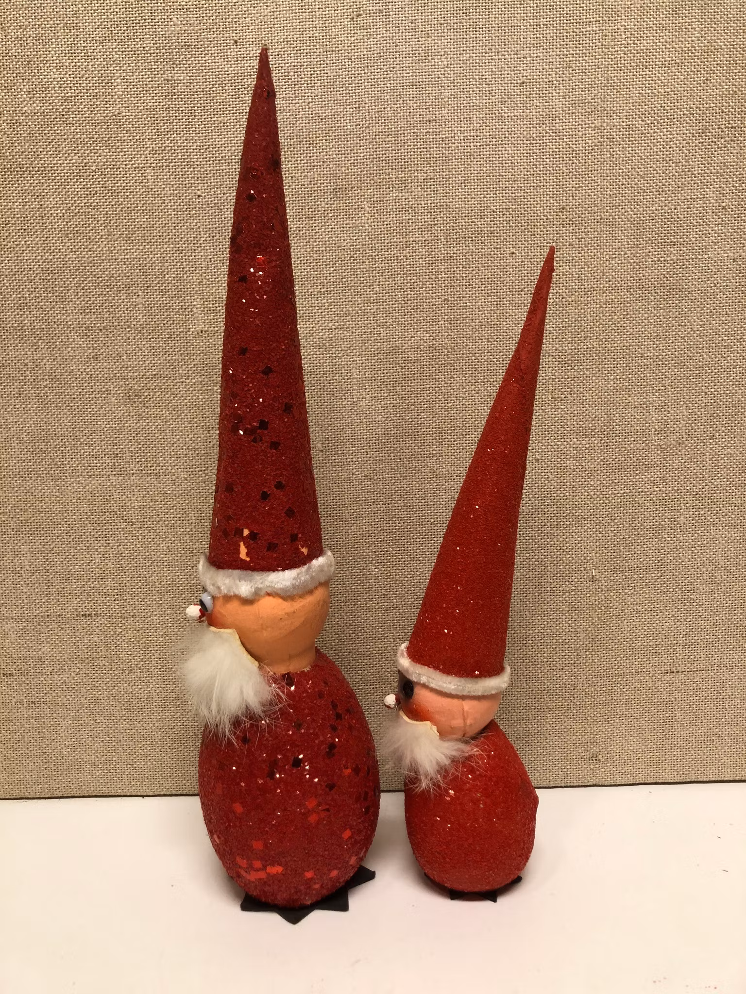 TOMTAR 2 st. papermaché, 1900-tal.