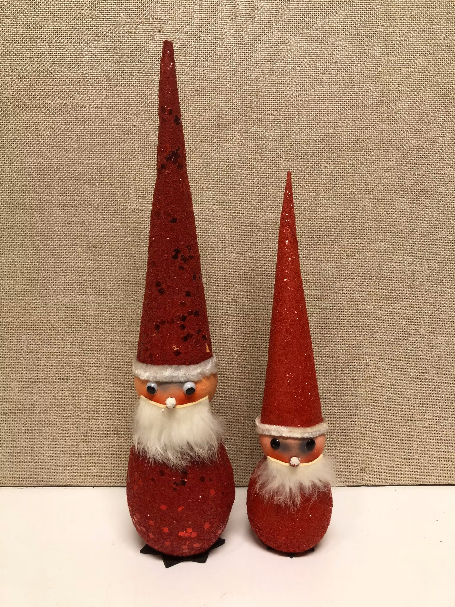 TOMTAR 2 st. papermaché, 1900-tal.