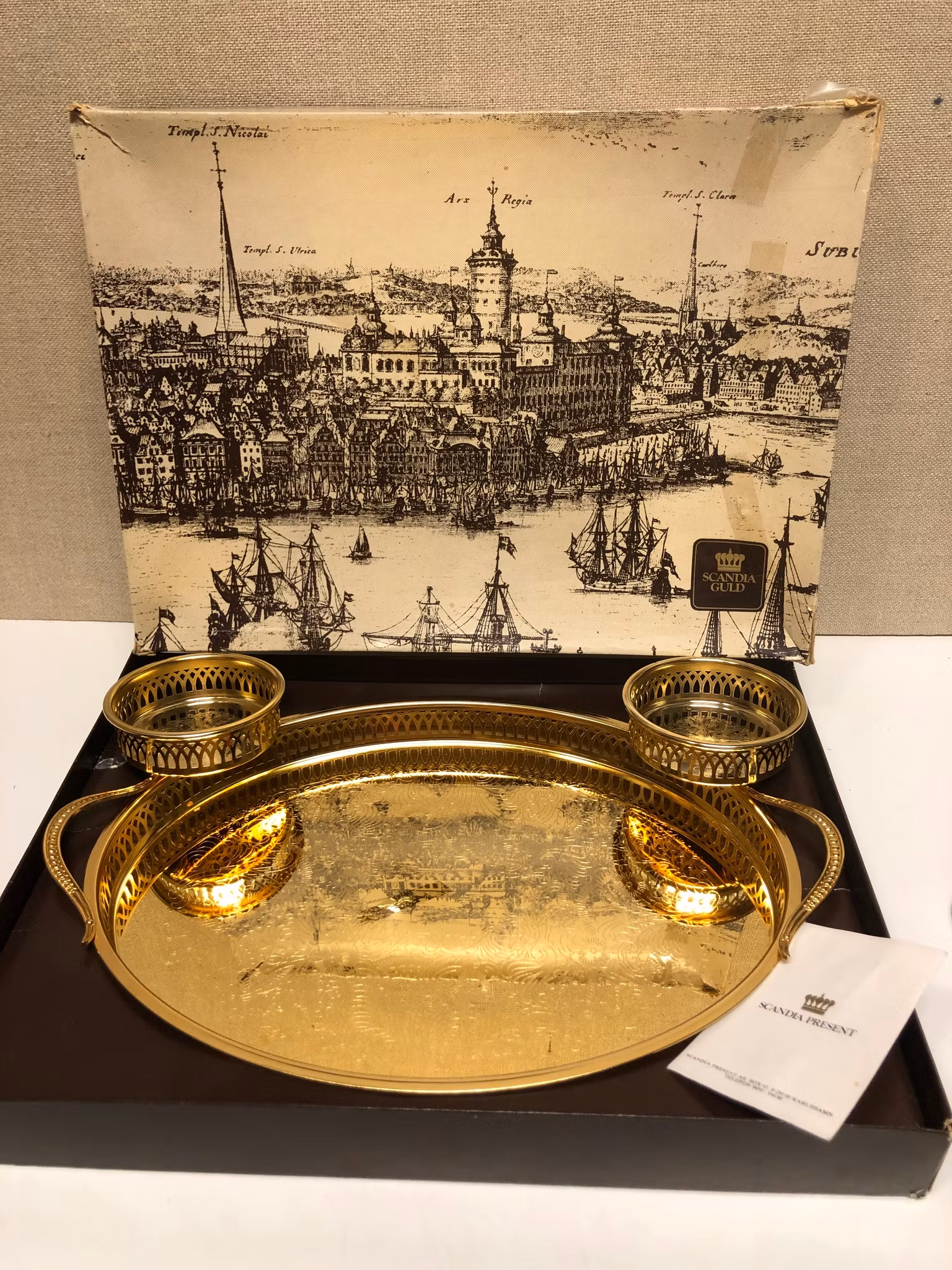 BRICK SAMT 2 st. COASTERS, metall belagd med 24 K, Scandia Guld