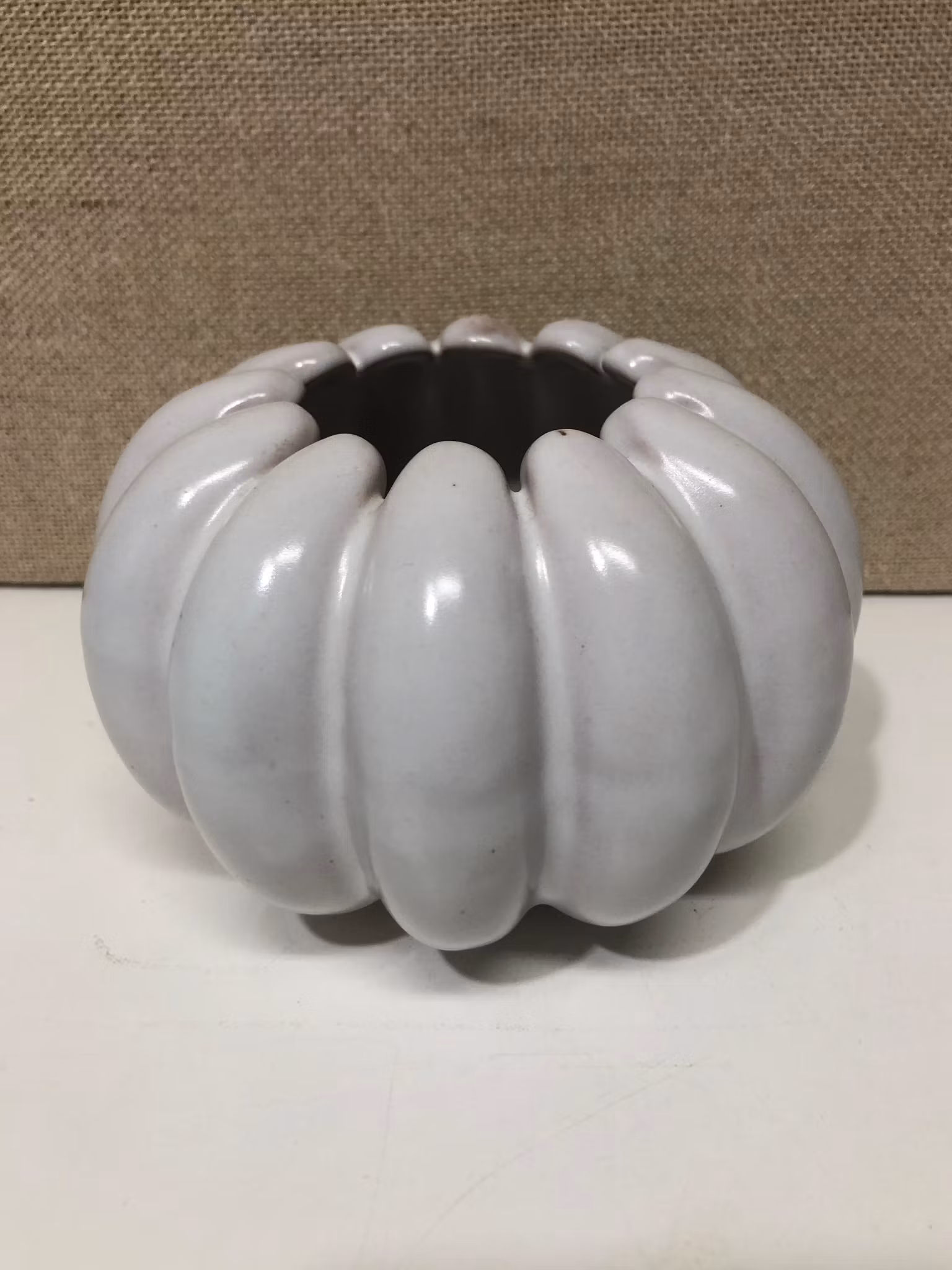 ANNA-LISA THOMSON. Klyftvas, keramik, Uppsala-Ekeby, 1950-tal.