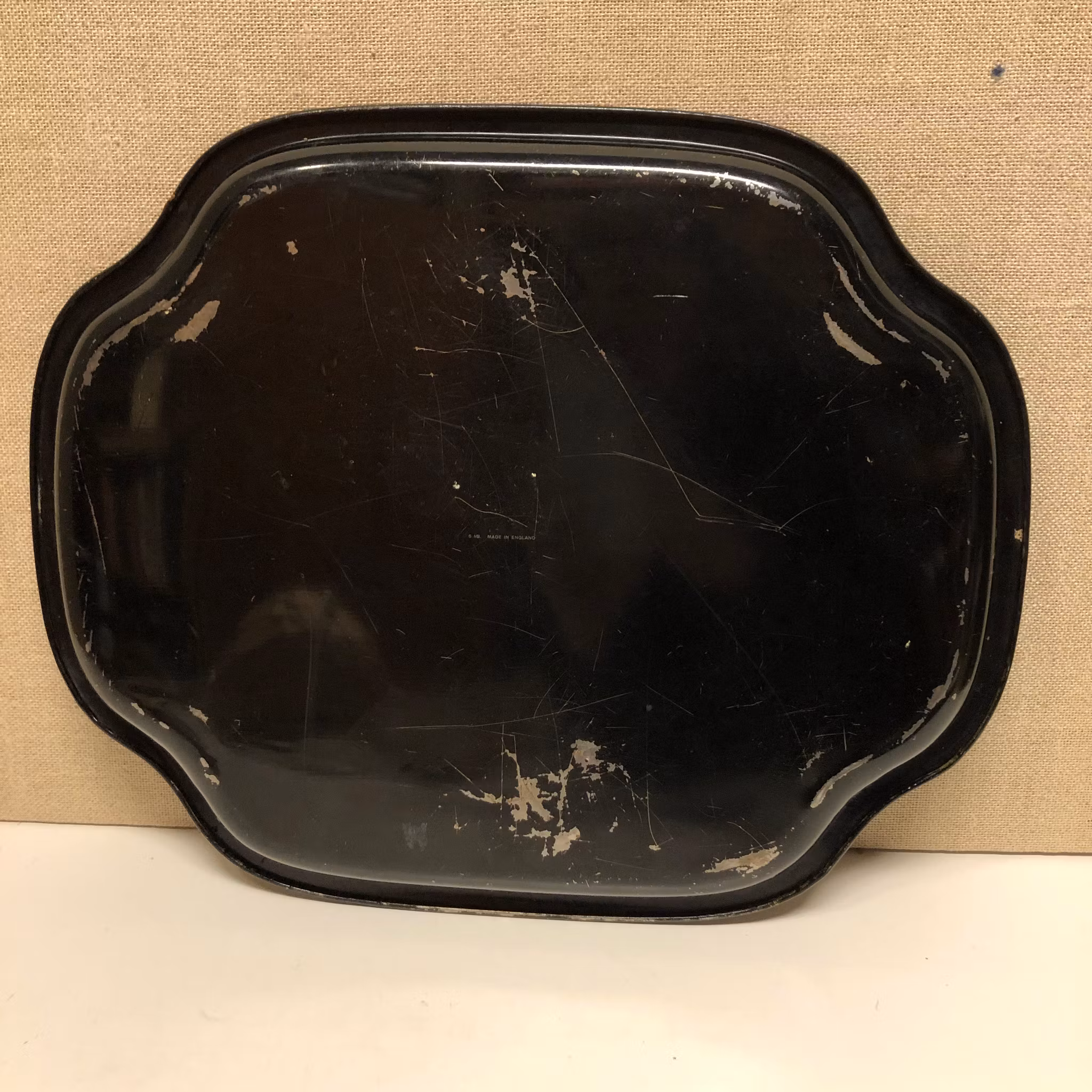 BRICKA, metall, England, 1900-talets första hälft.