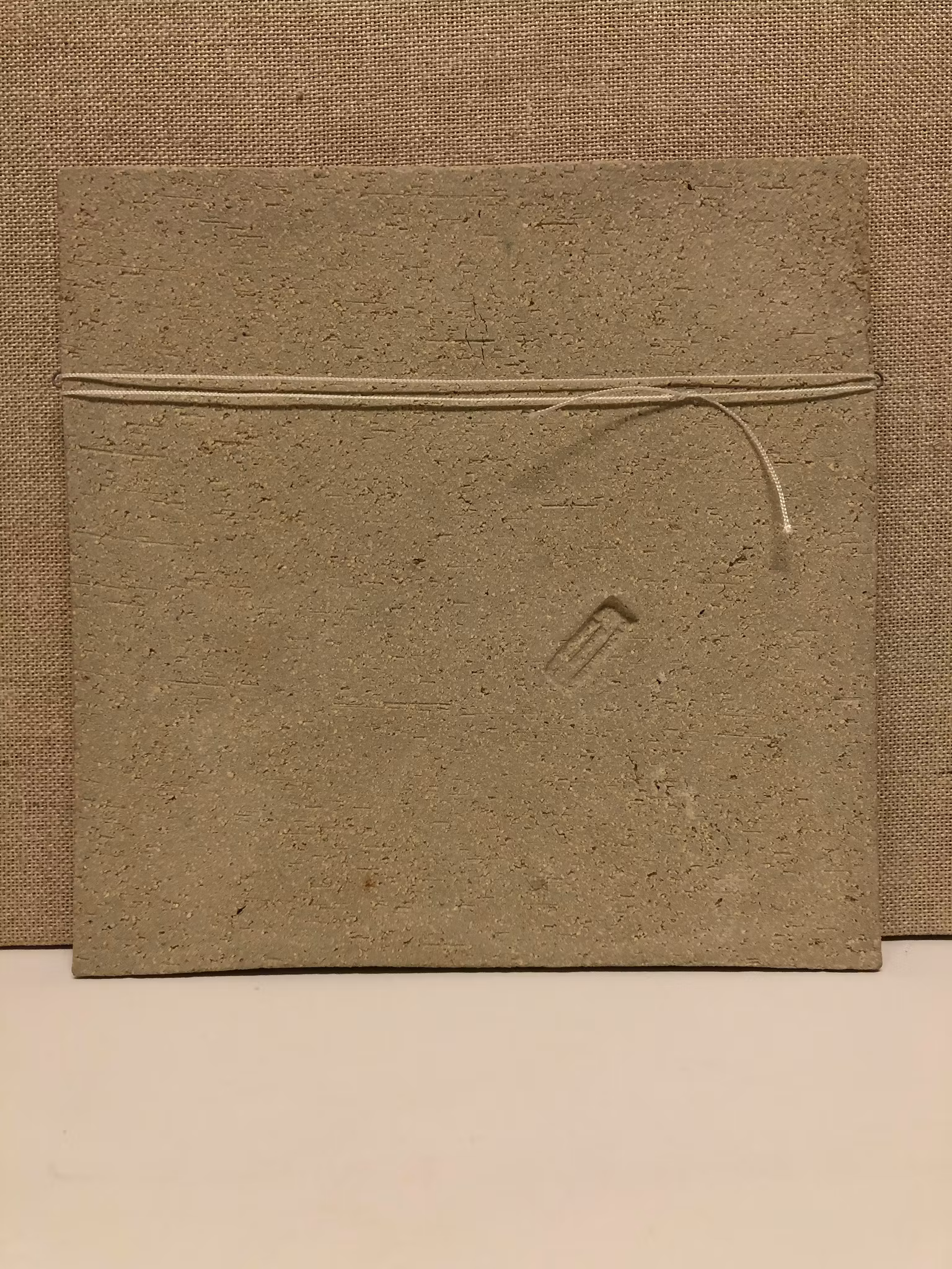 NILS STOUGAARD. Väggrelief, keramik, Bornholm, Danmark.