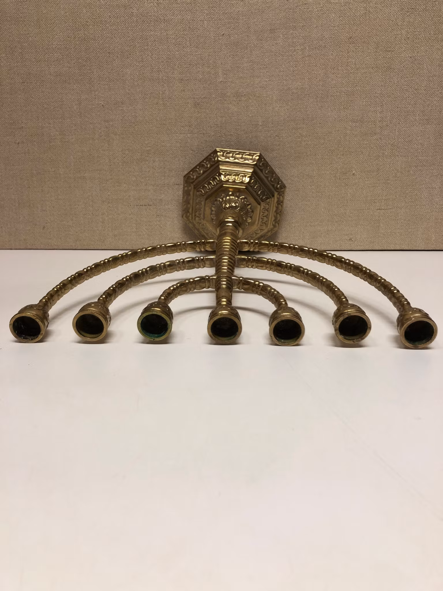 KANDELABER, ”Menora-stake" 7-armad, mässing, 1900-talets andra hälft.