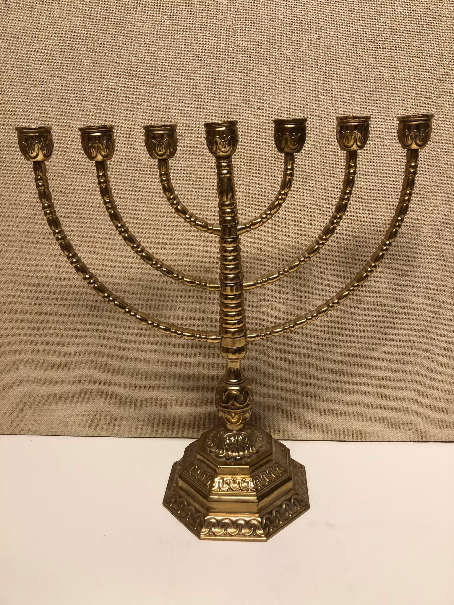 KANDELABER, ”Menora-stake" 7-armad, mässing, 1900-talets andra hälft.