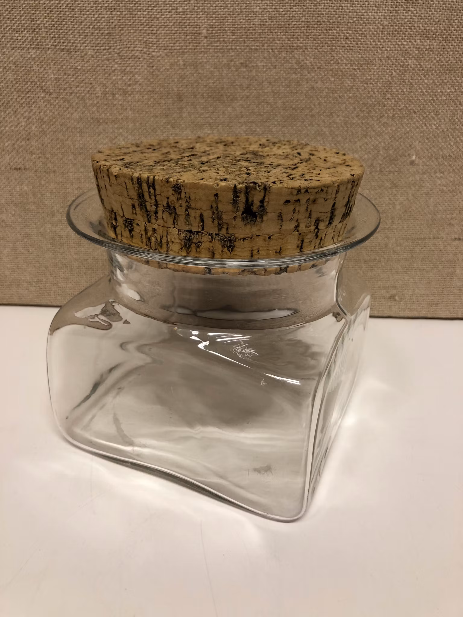 SIGNE PERSSON-MELIN. Burk, glas, "Sill i kvadrat", Boda.