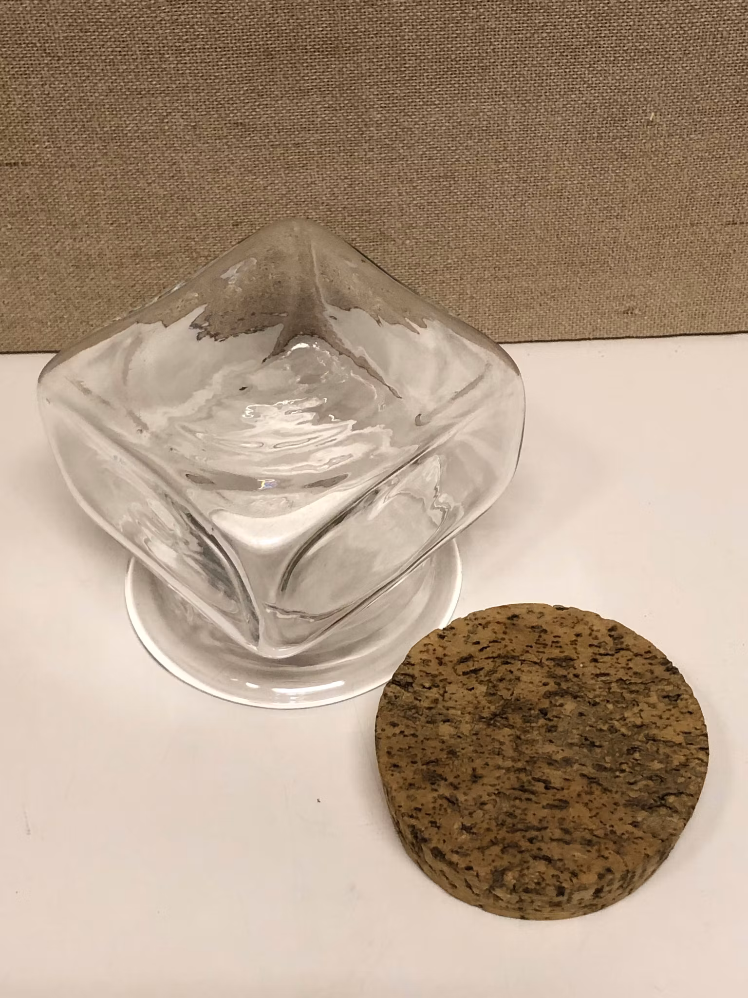 SIGNE PERSSON-MELIN. Burk, glas, "Sill i kvadrat", Boda.