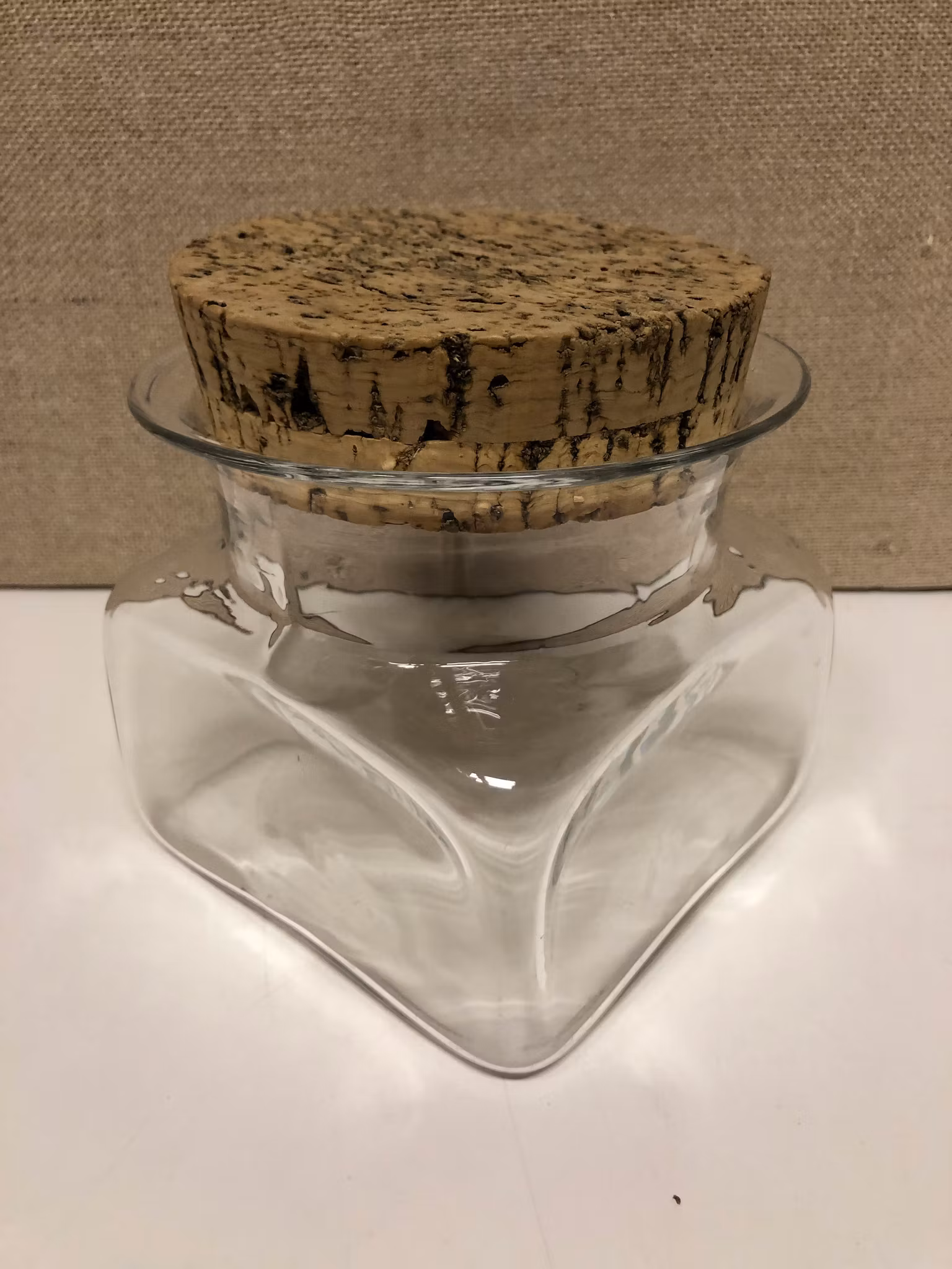 SIGNE PERSSON-MELIN. Burk, glas, "Sill i kvadrat", Boda.