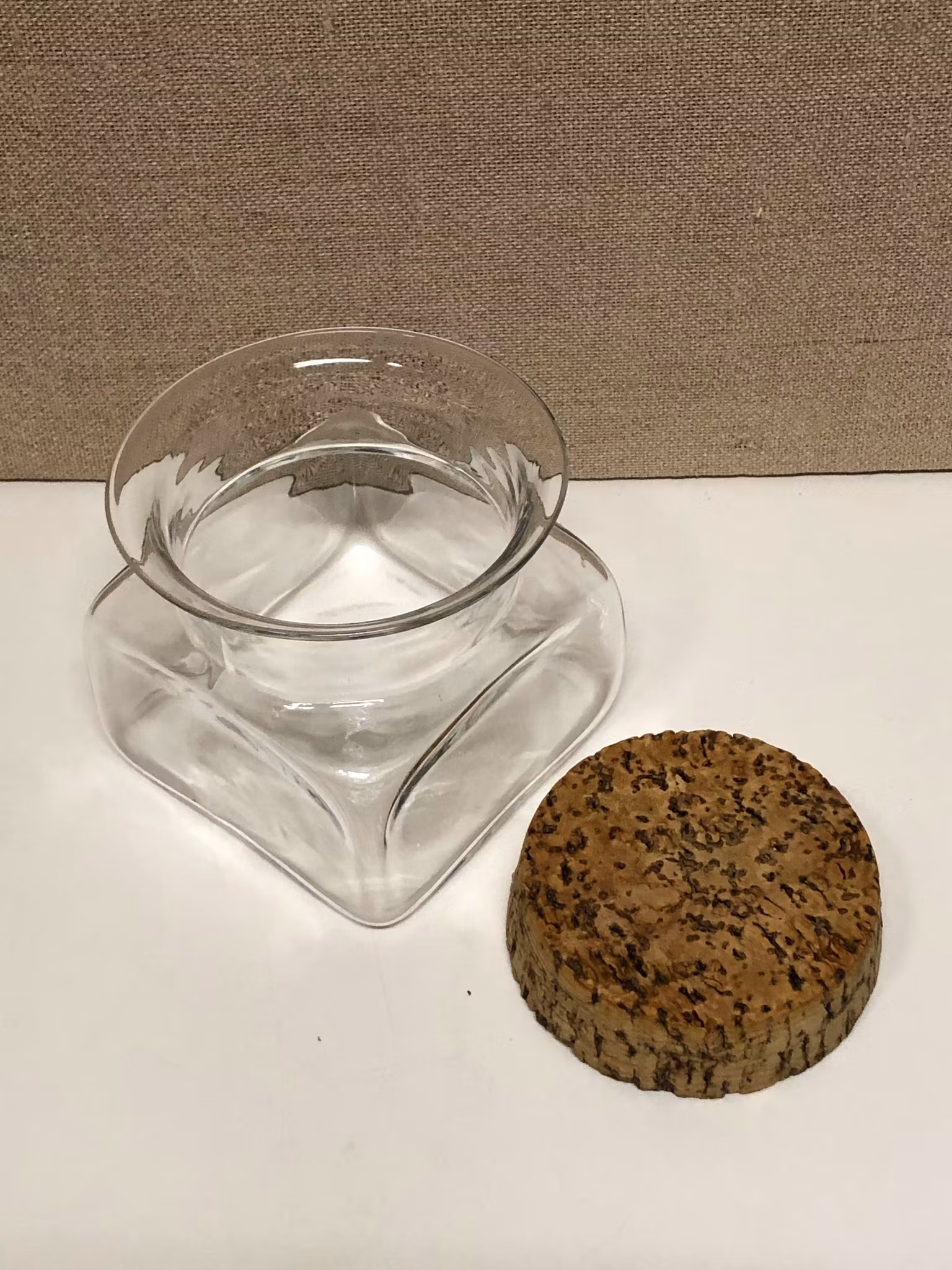 SIGNE PERSSON-MELIN. Burk, glas, "Sill i kvadrat", Boda.