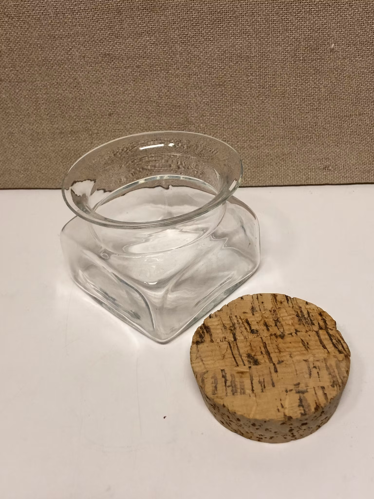 SIGNE PERSSON-MELIN. Burk, glas, "Sill i kvadrat", Boda.