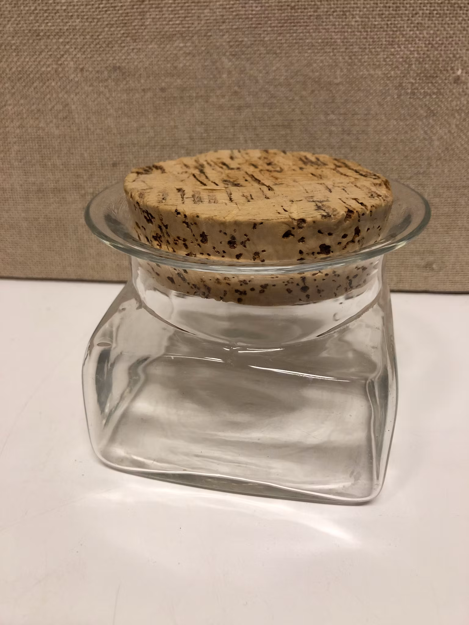 SIGNE PERSSON-MELIN. Burk, glas, "Sill i kvadrat", Boda.