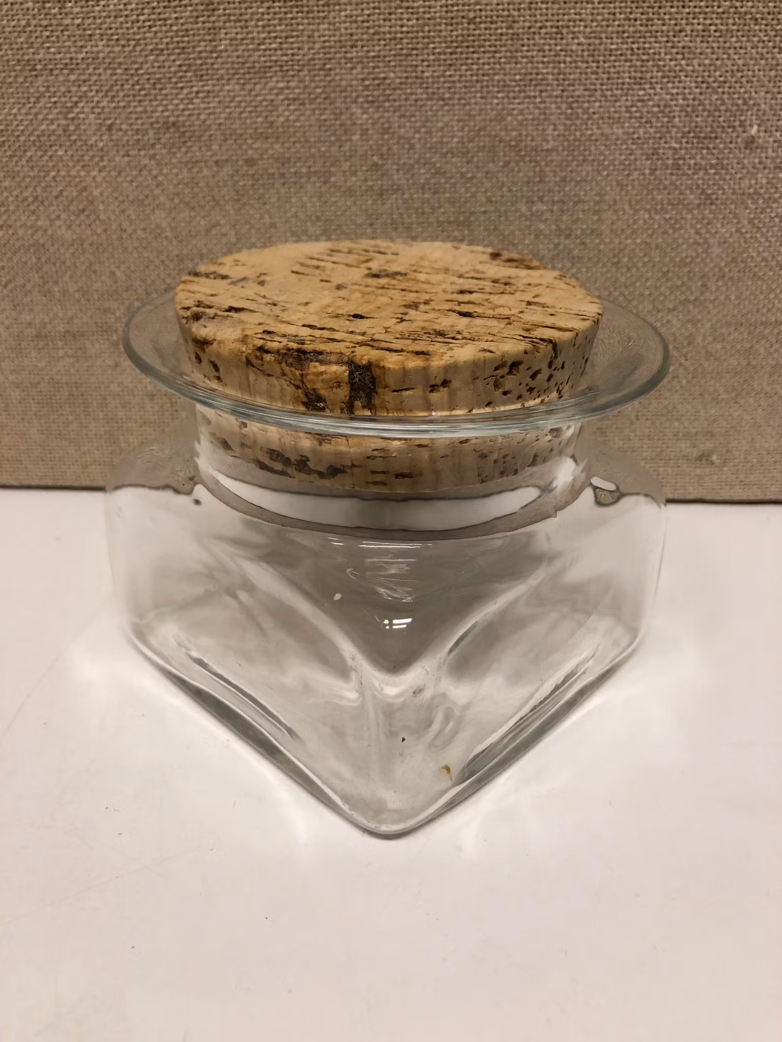 SIGNE PERSSON-MELIN. Burk, glas, "Sill i kvadrat", Boda.