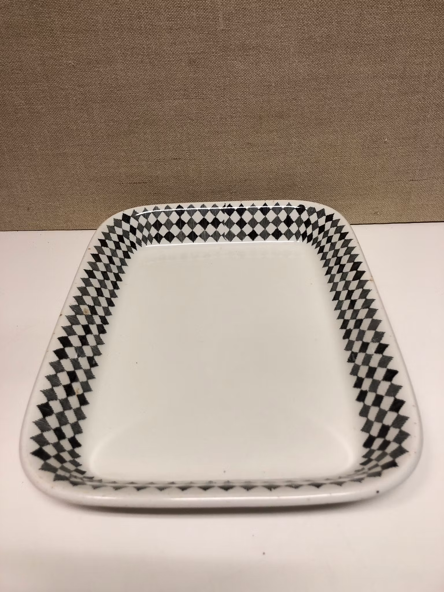 MARIANNE WESTMAN. Ungsform, fältspatporslin, "Red Top", Rörstrand.