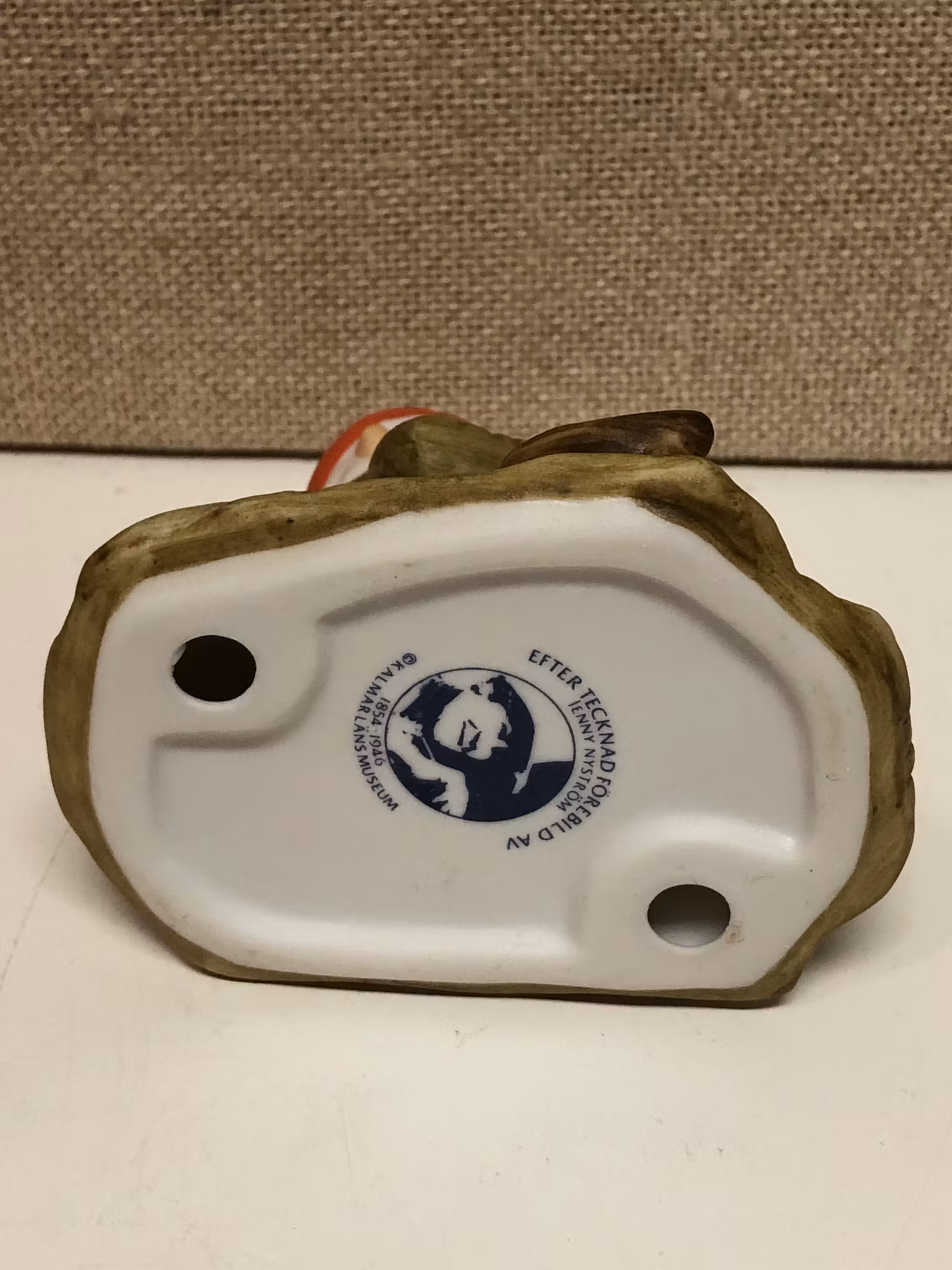 FIGURIN, porslin, "Tomte äter gröt", i originalkartong, Jenny Nyström.