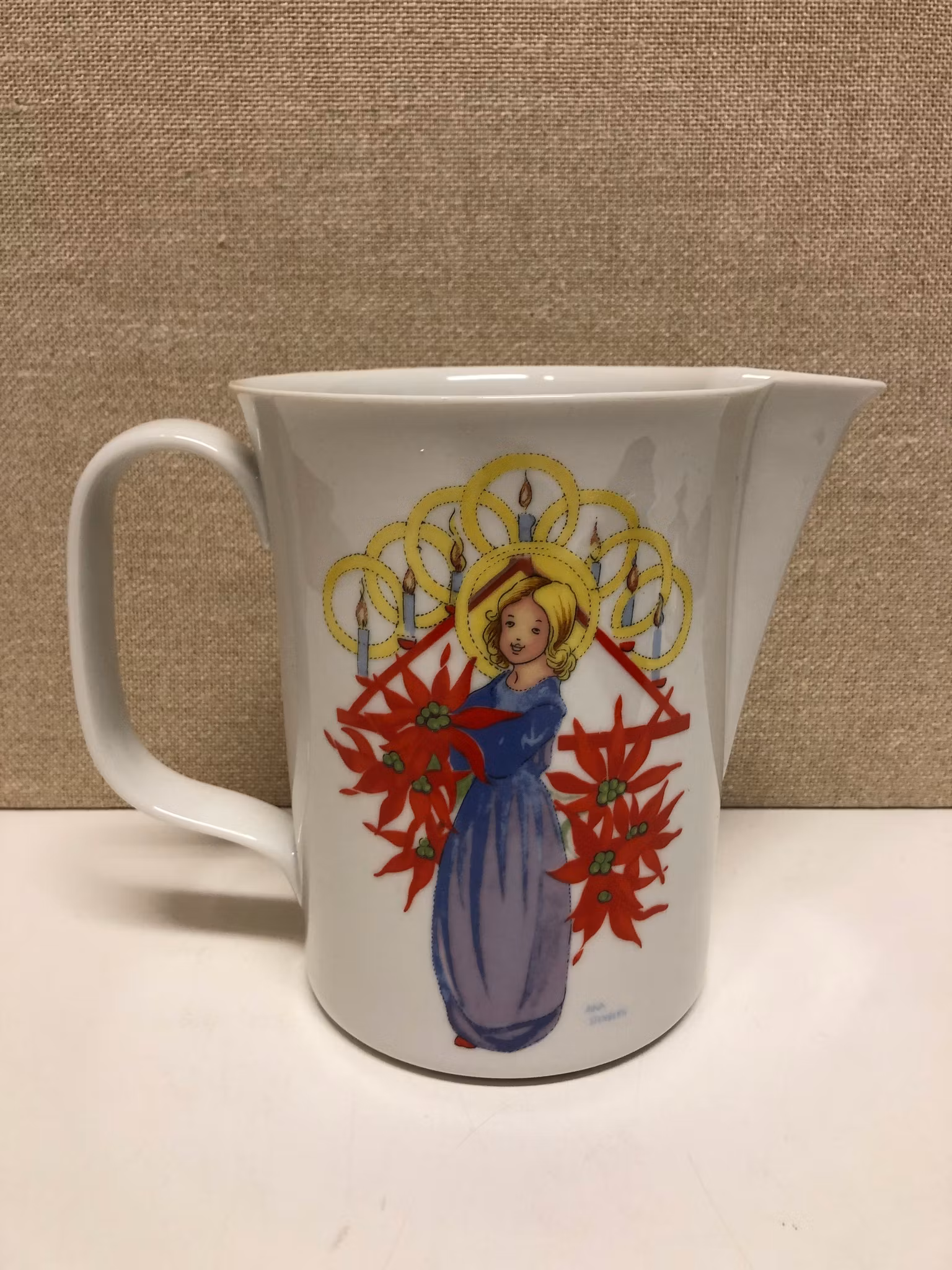 AINA STENBERG. Tillbringare, porslin, "Tomtejul", Rörstrand.